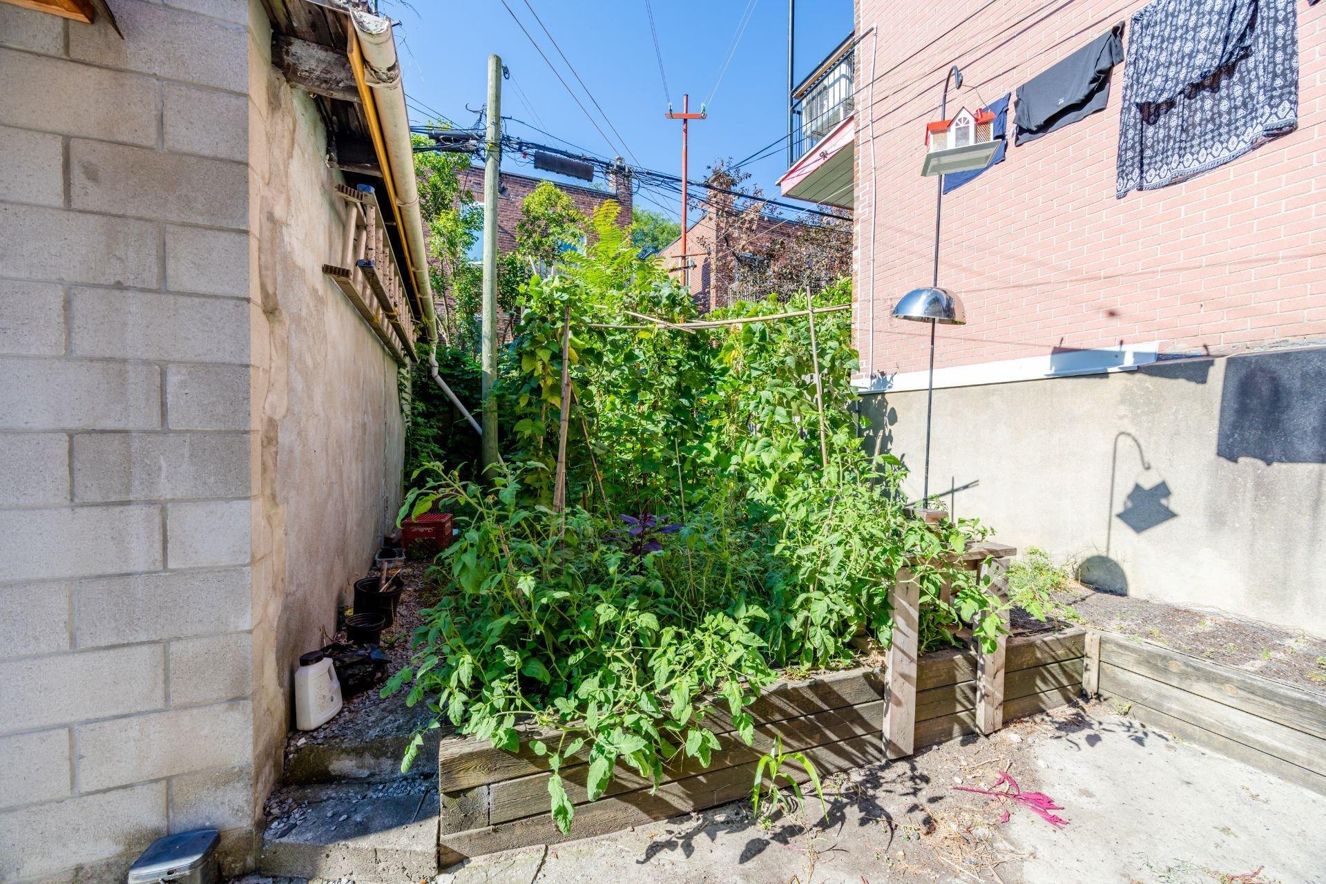 









2260


Av. Wilson

,
Montréal (Côte-des-Neiges/Notre-Dame-de-Grâce),




QC
H4A2T3

