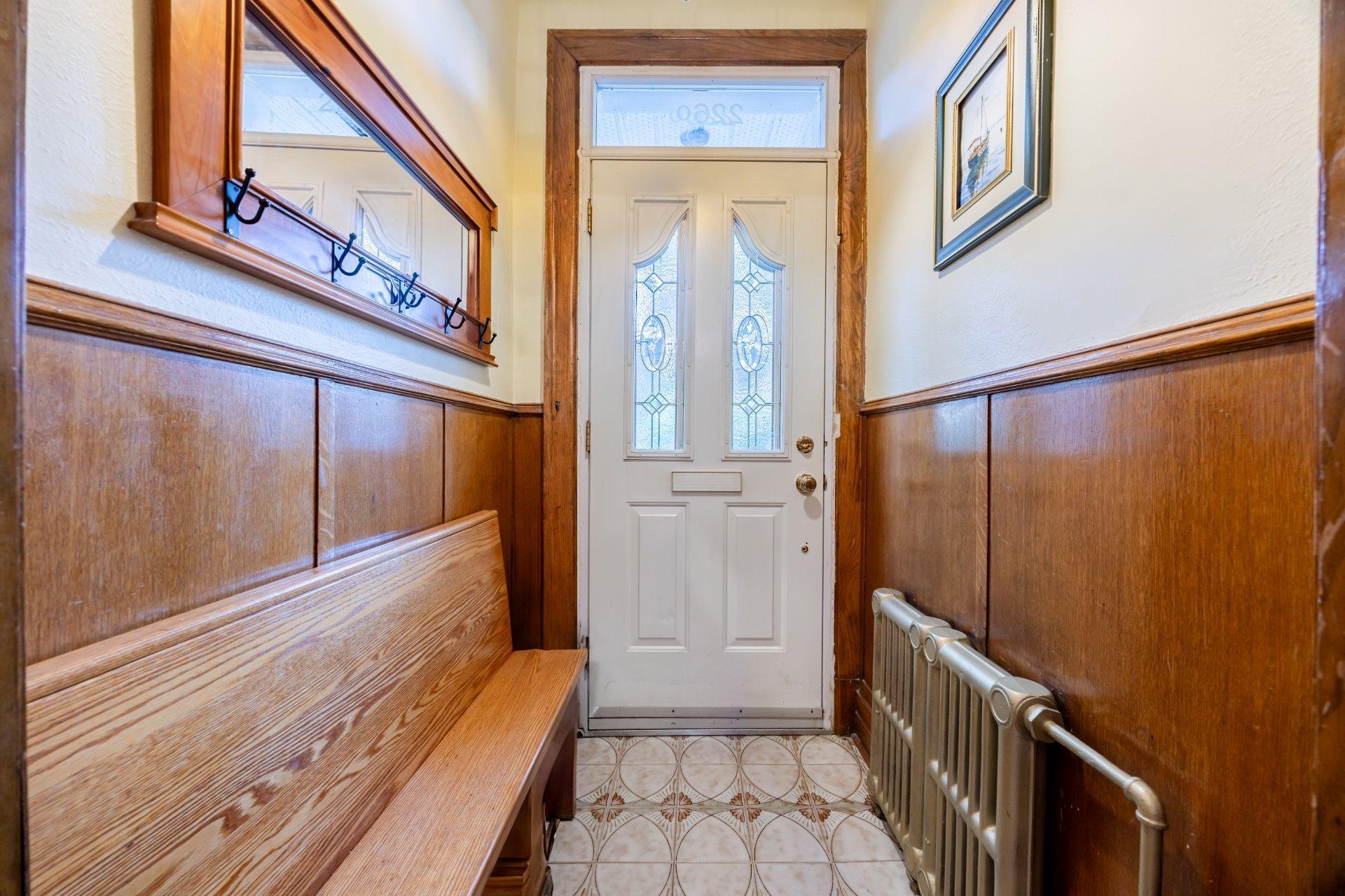 









2260


Av. Wilson

,
Montréal (Côte-des-Neiges/Notre-Dame-de-Grâce),




QC
H4A2T3

