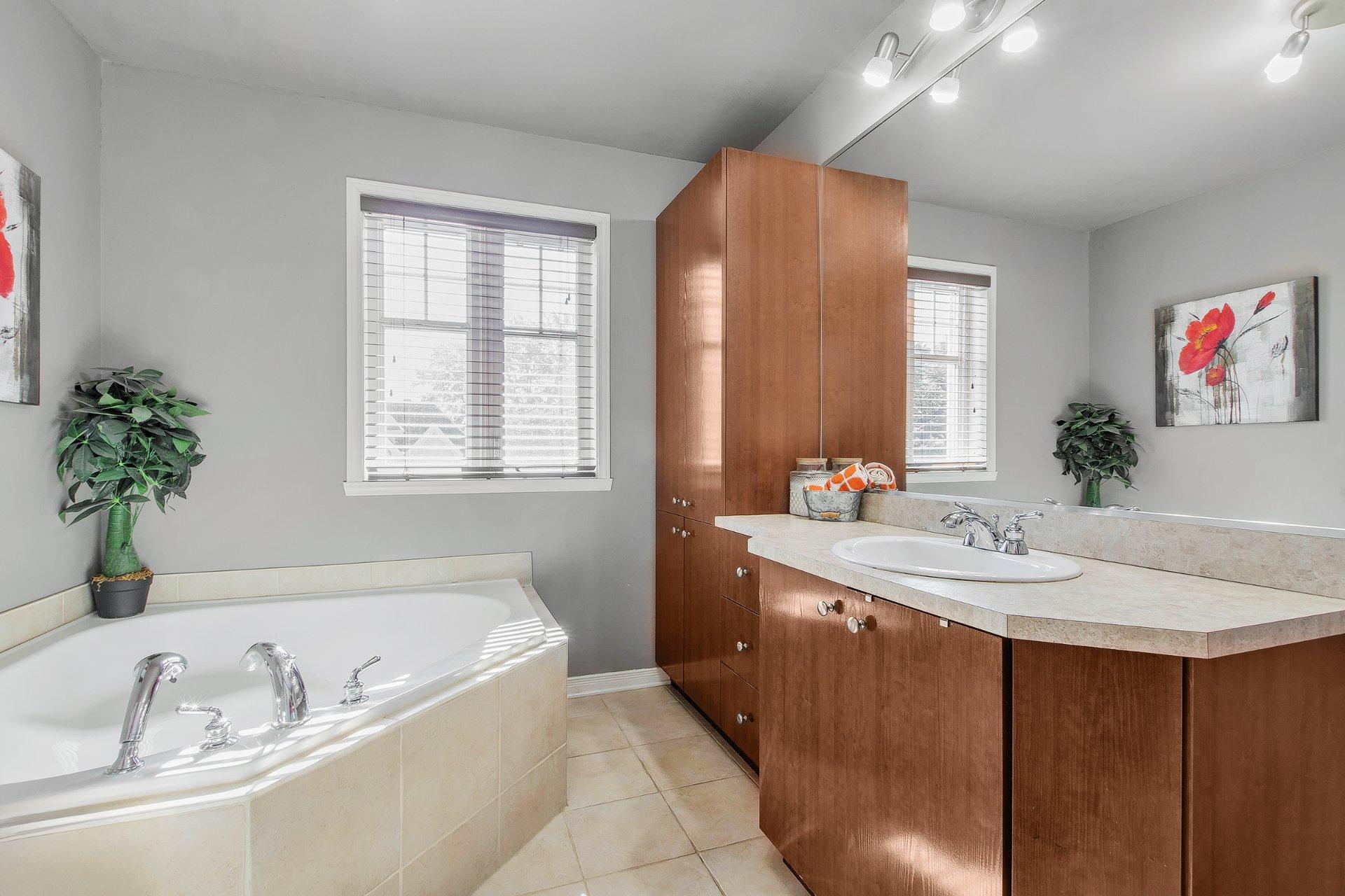 









2442


Rue des Jacinthes

,
Terrebonne (Terrebonne),




QC
J6X0A5

