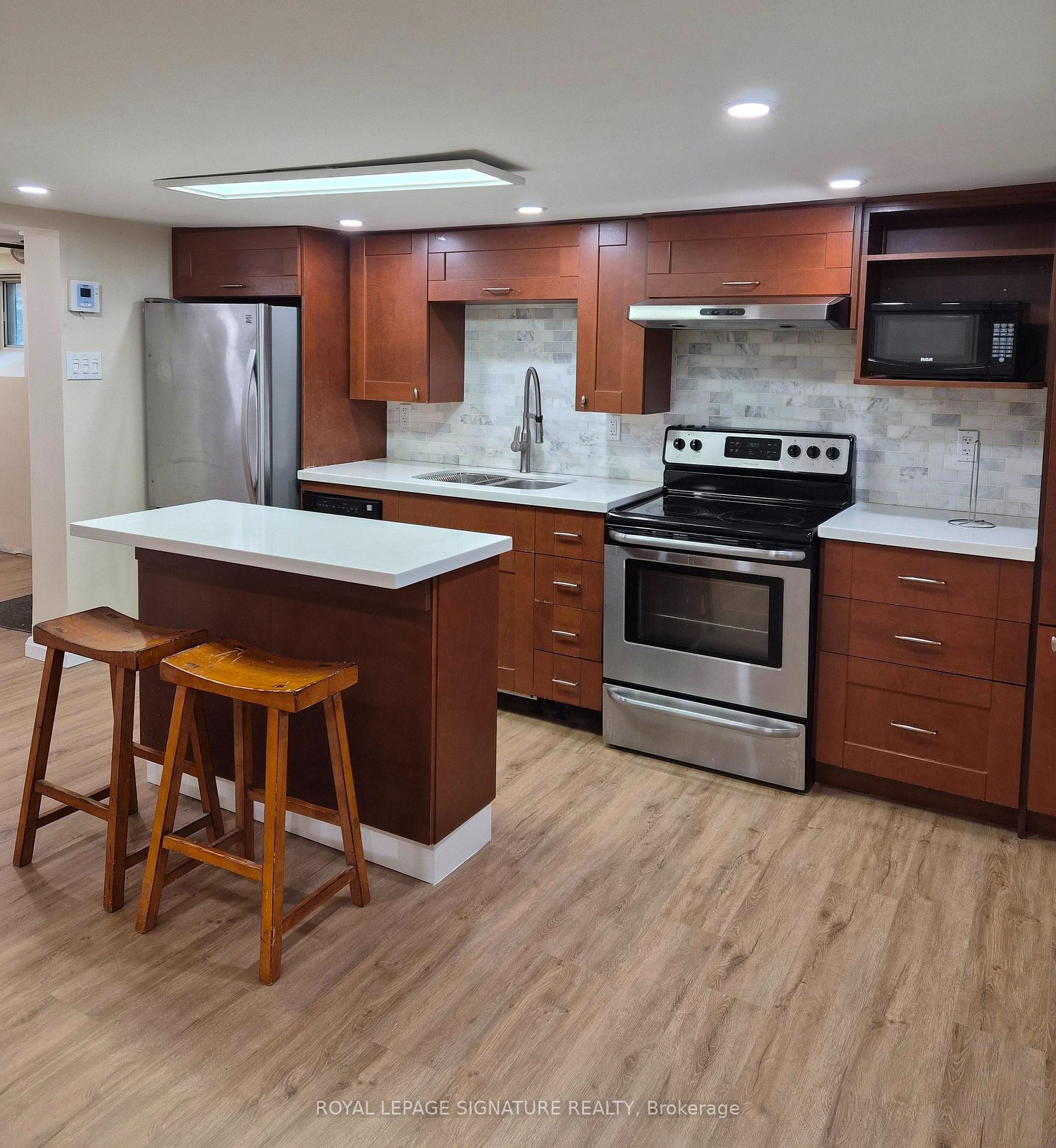 









1


Maynard

Avenue, 2,
Toronto,




ON
M6K 2Z7

