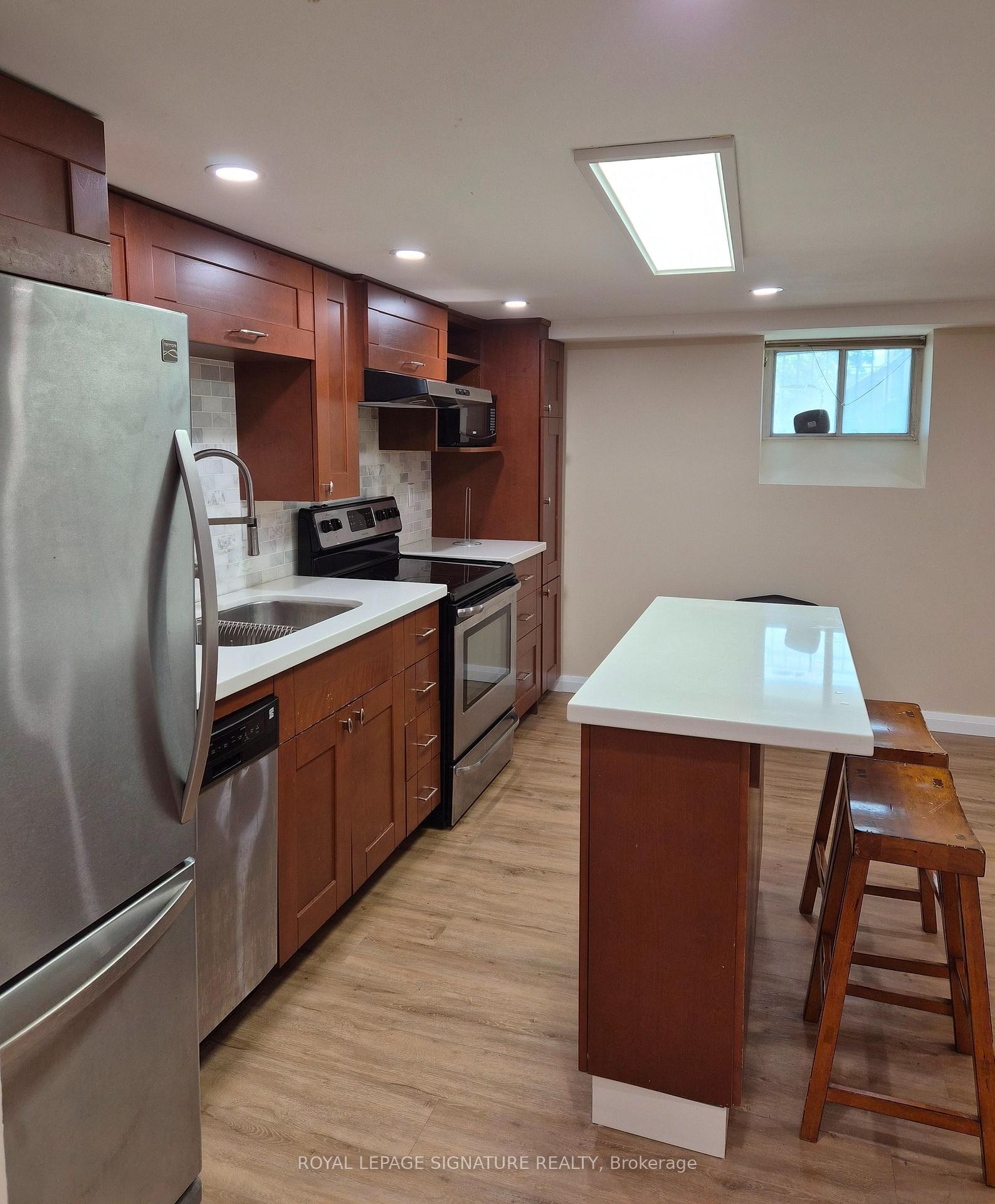 









1


Maynard

Avenue, 2,
Toronto,




ON
M6K 2Z7

