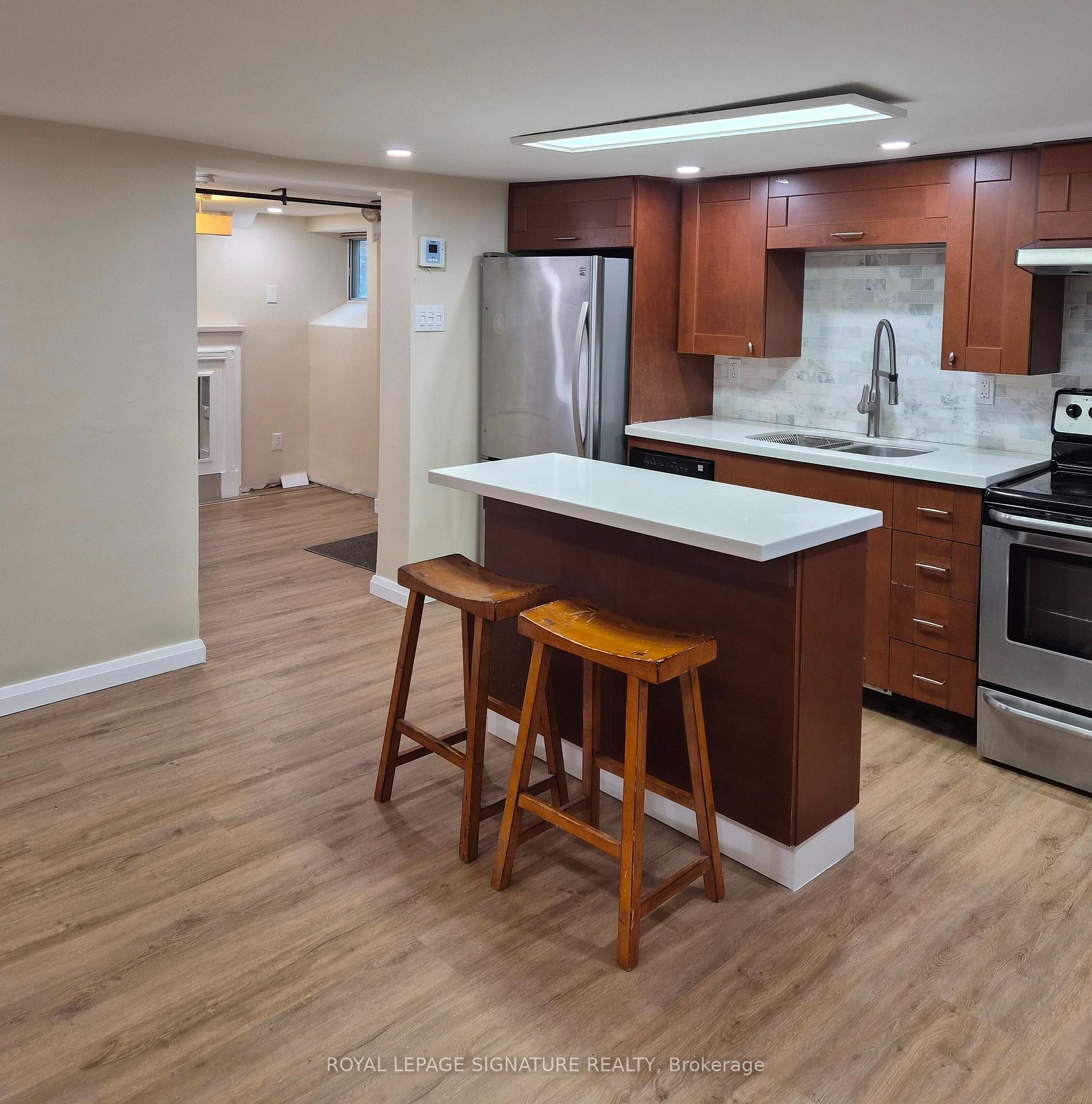 









1


Maynard

Avenue, 2,
Toronto,




ON
M6K 2Z7

