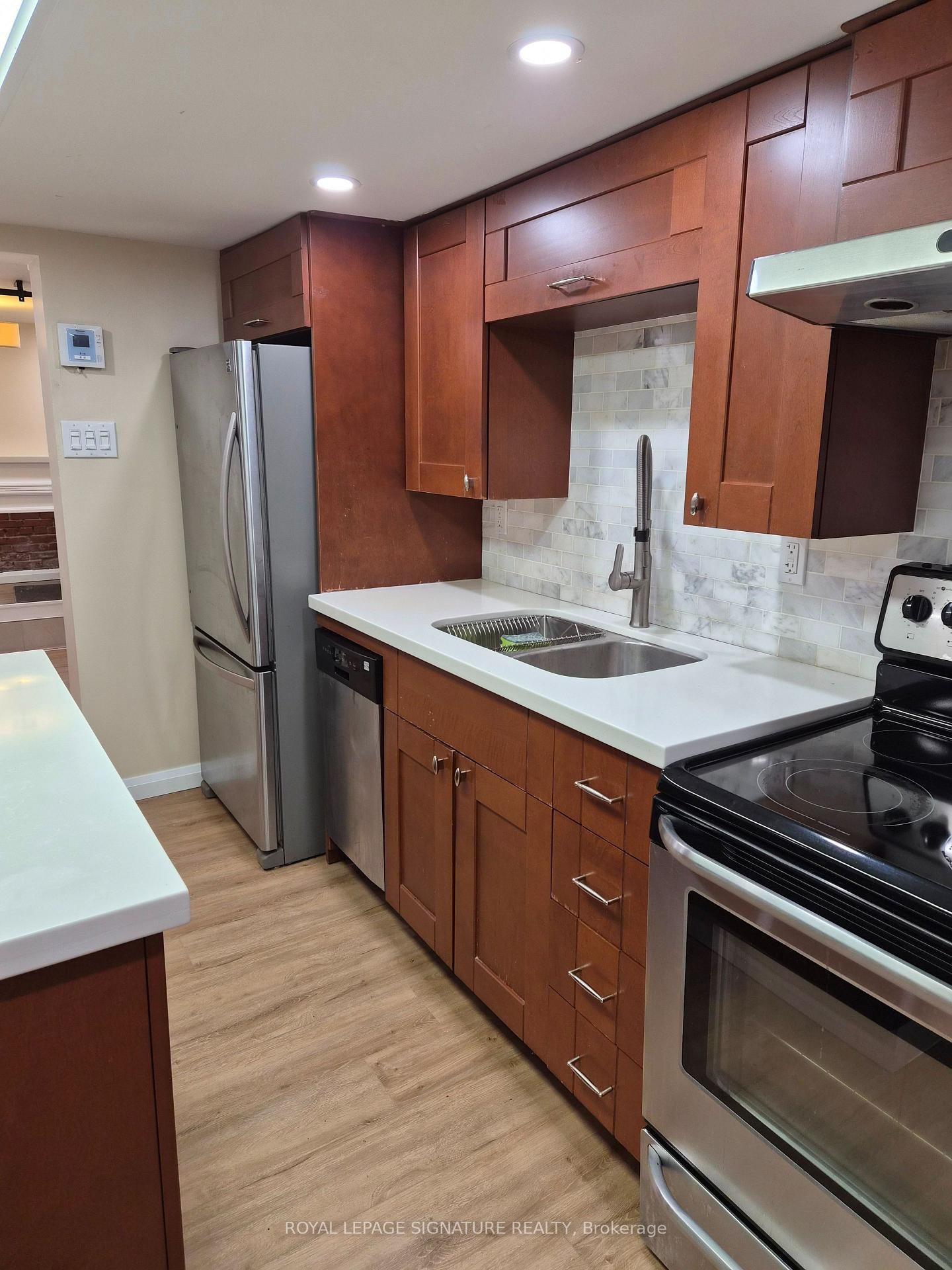 









1


Maynard

Avenue, 2,
Toronto,




ON
M6K 2Z7

