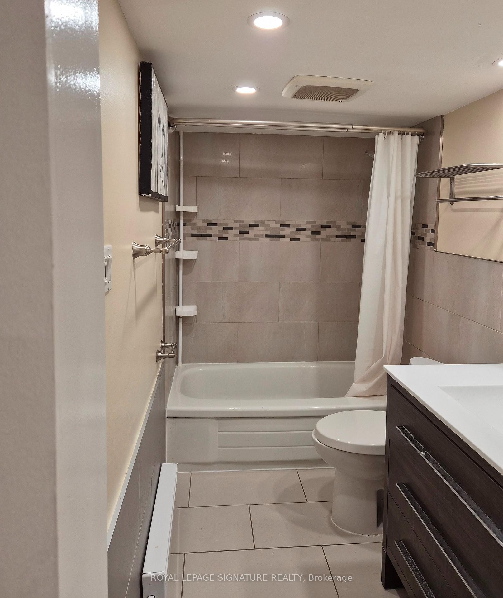 









1


Maynard

Avenue, 2,
Toronto,




ON
M6K 2Z7

