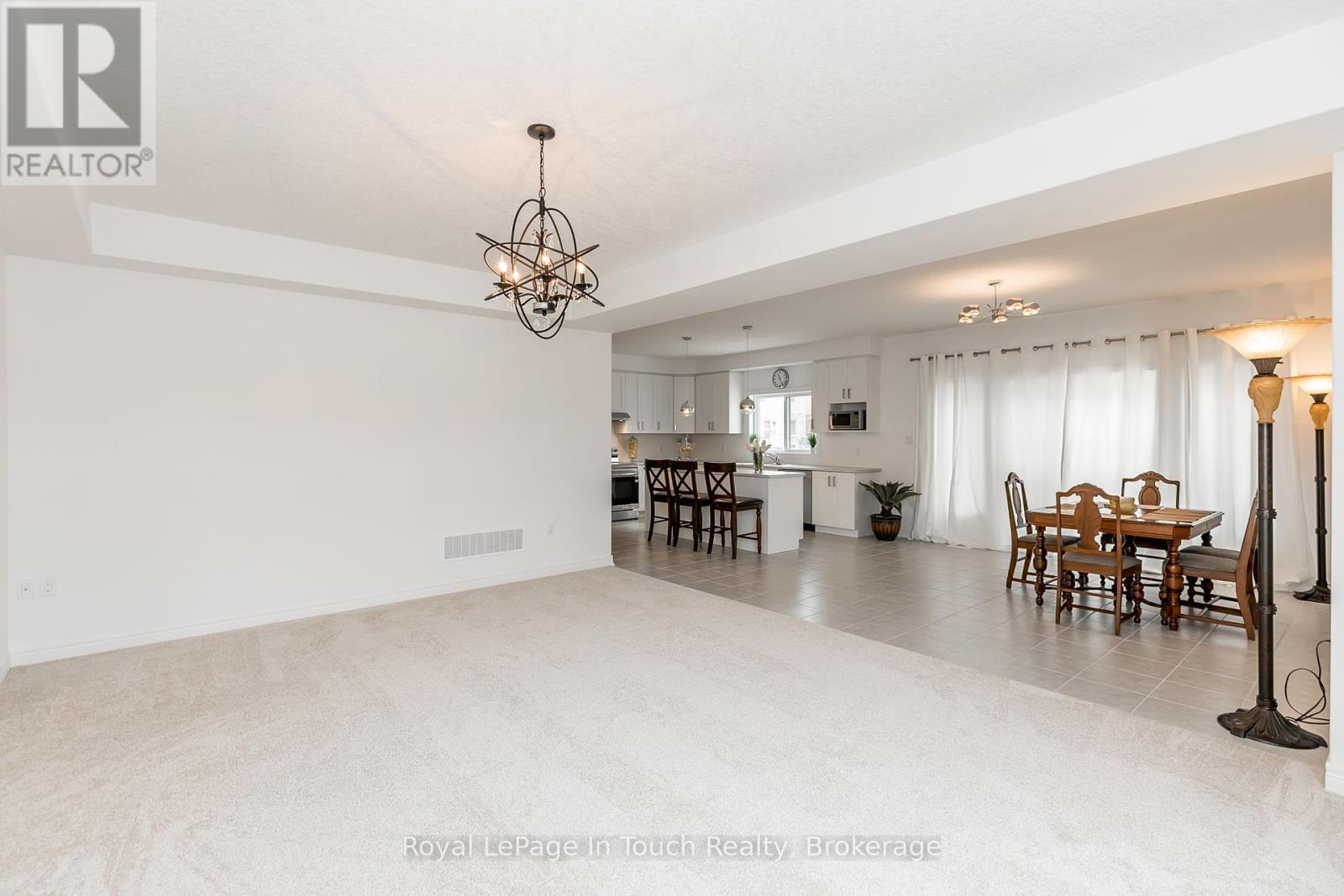 












2 ROWLAND STREET

,
Collingwood,




Ontario
L9Y5M4

