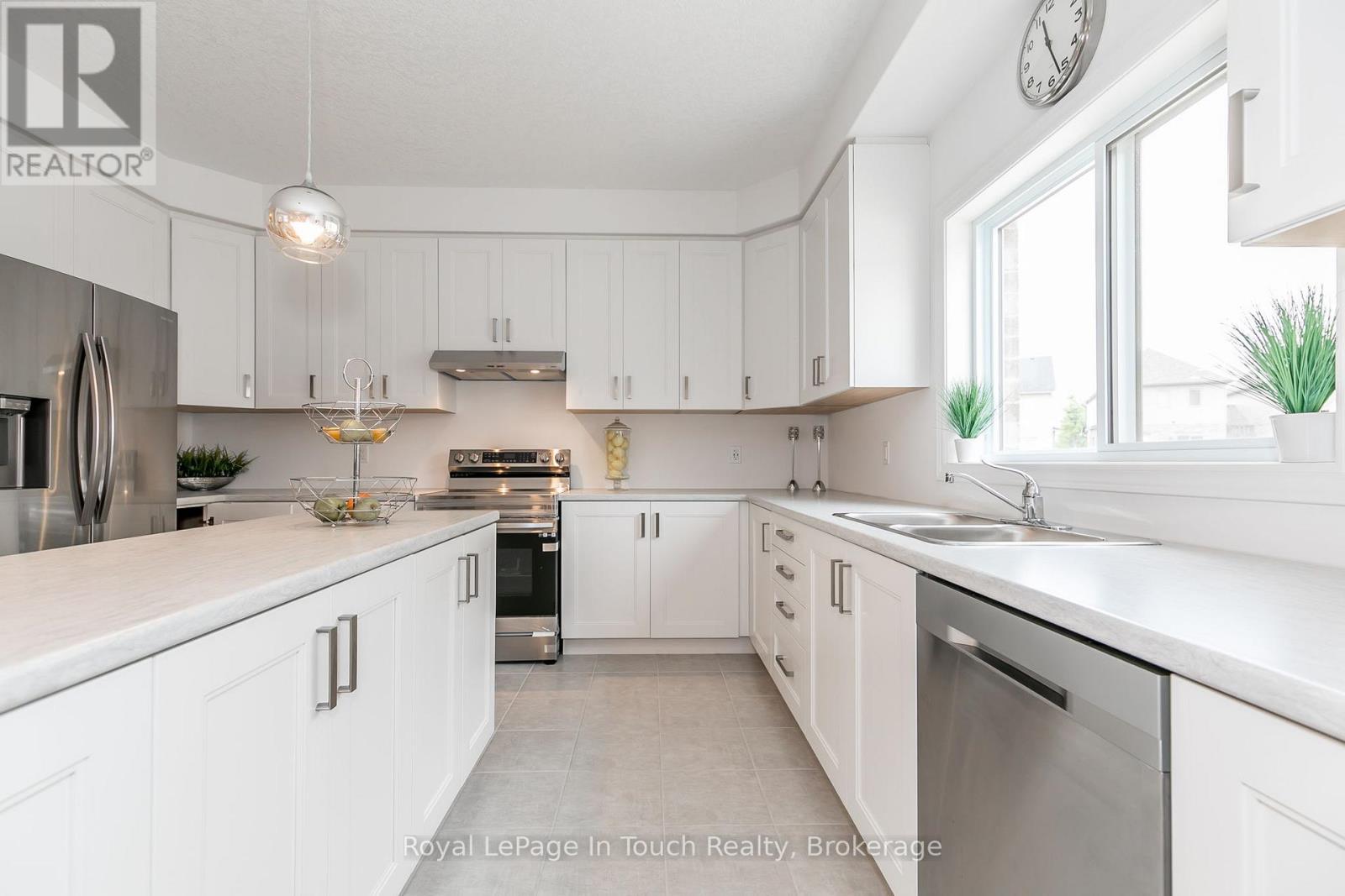 












2 ROWLAND STREET

,
Collingwood,




Ontario
L9Y5M4

