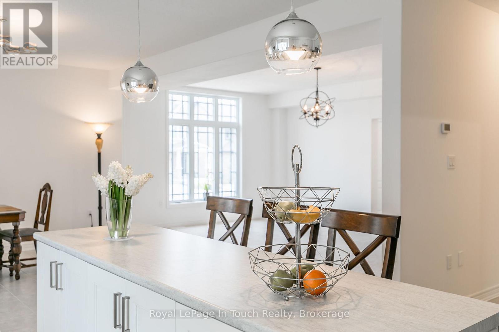 












2 ROWLAND STREET

,
Collingwood,




Ontario
L9Y5M4

