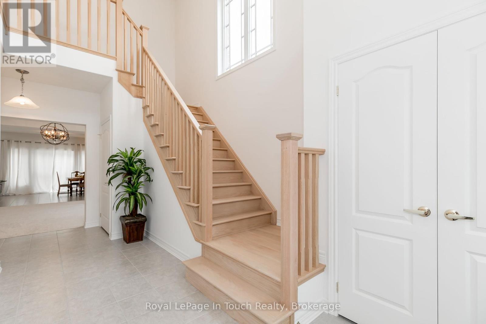 












2 ROWLAND STREET

,
Collingwood,




Ontario
L9Y5M4

