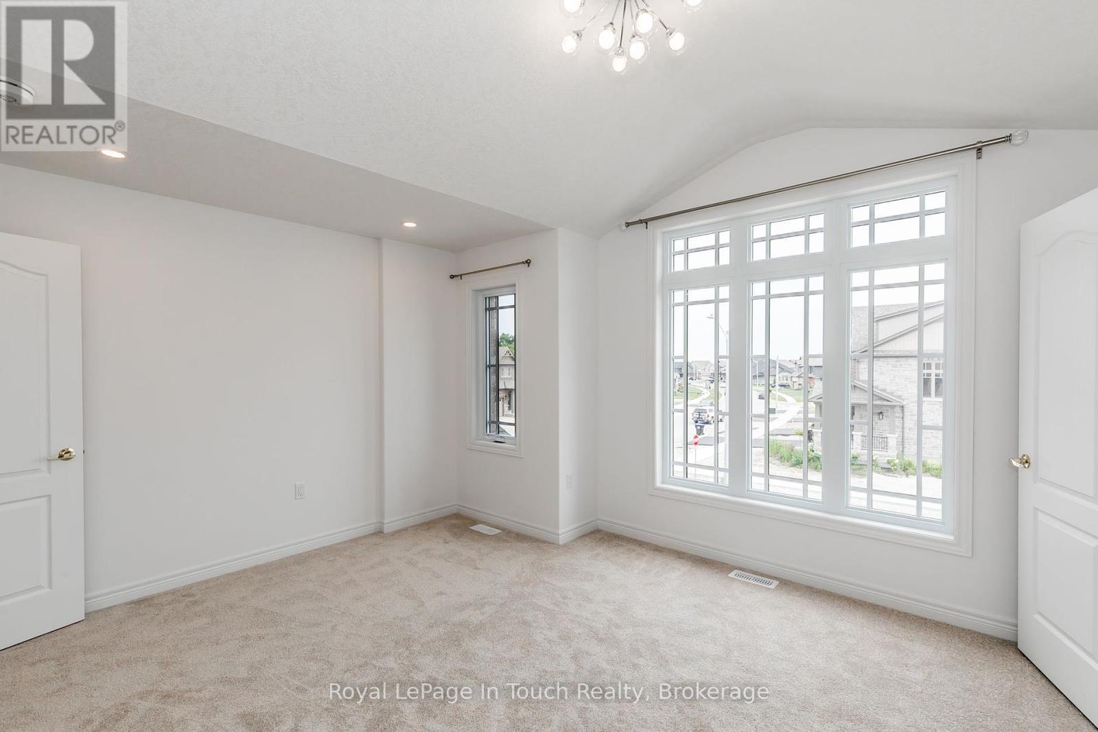 












2 ROWLAND STREET

,
Collingwood,




Ontario
L9Y5M4

