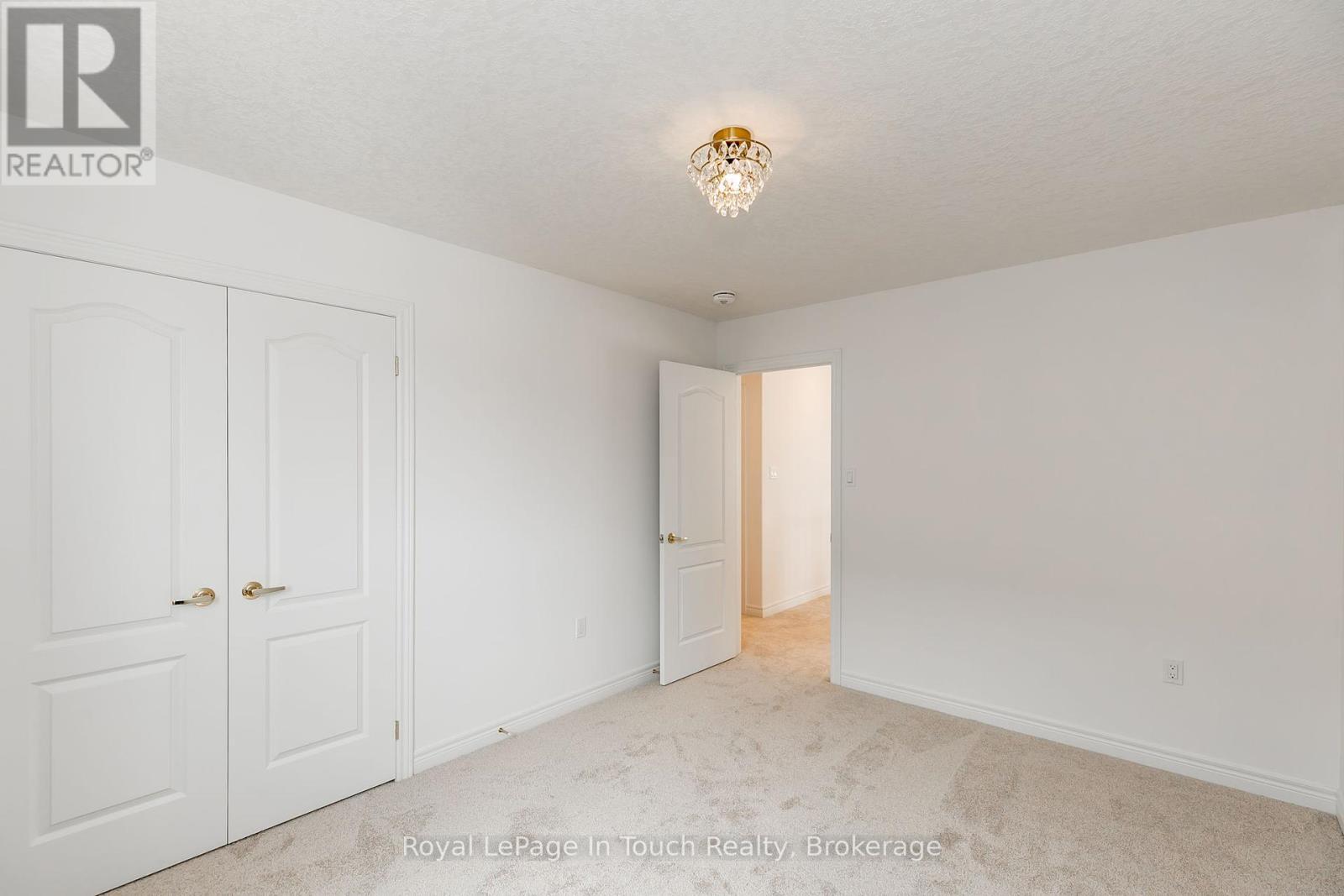 












2 ROWLAND STREET

,
Collingwood,




Ontario
L9Y5M4

