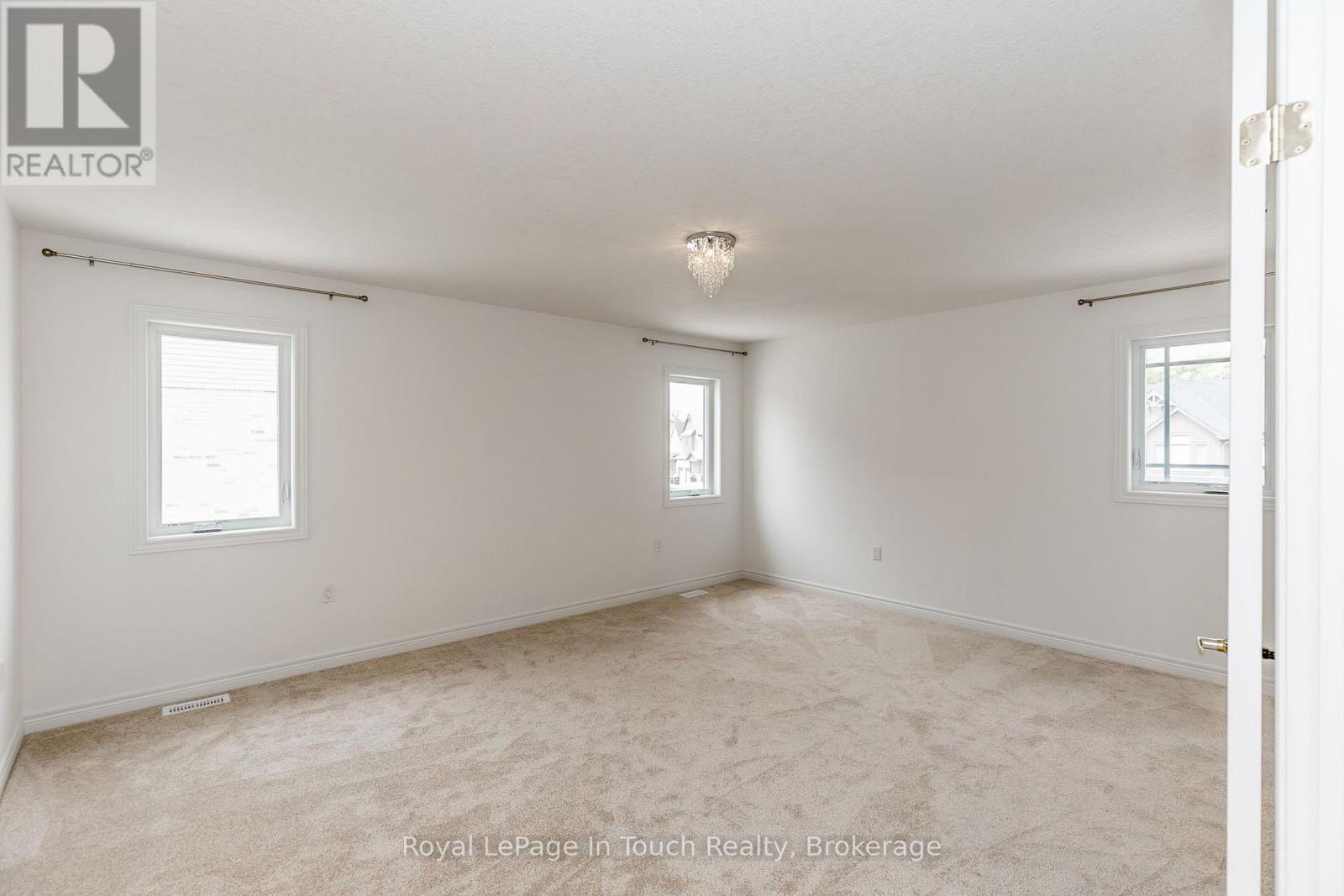 












2 ROWLAND STREET

,
Collingwood,




Ontario
L9Y5M4

