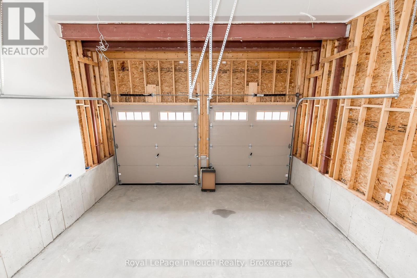 












2 ROWLAND STREET

,
Collingwood,




Ontario
L9Y5M4

