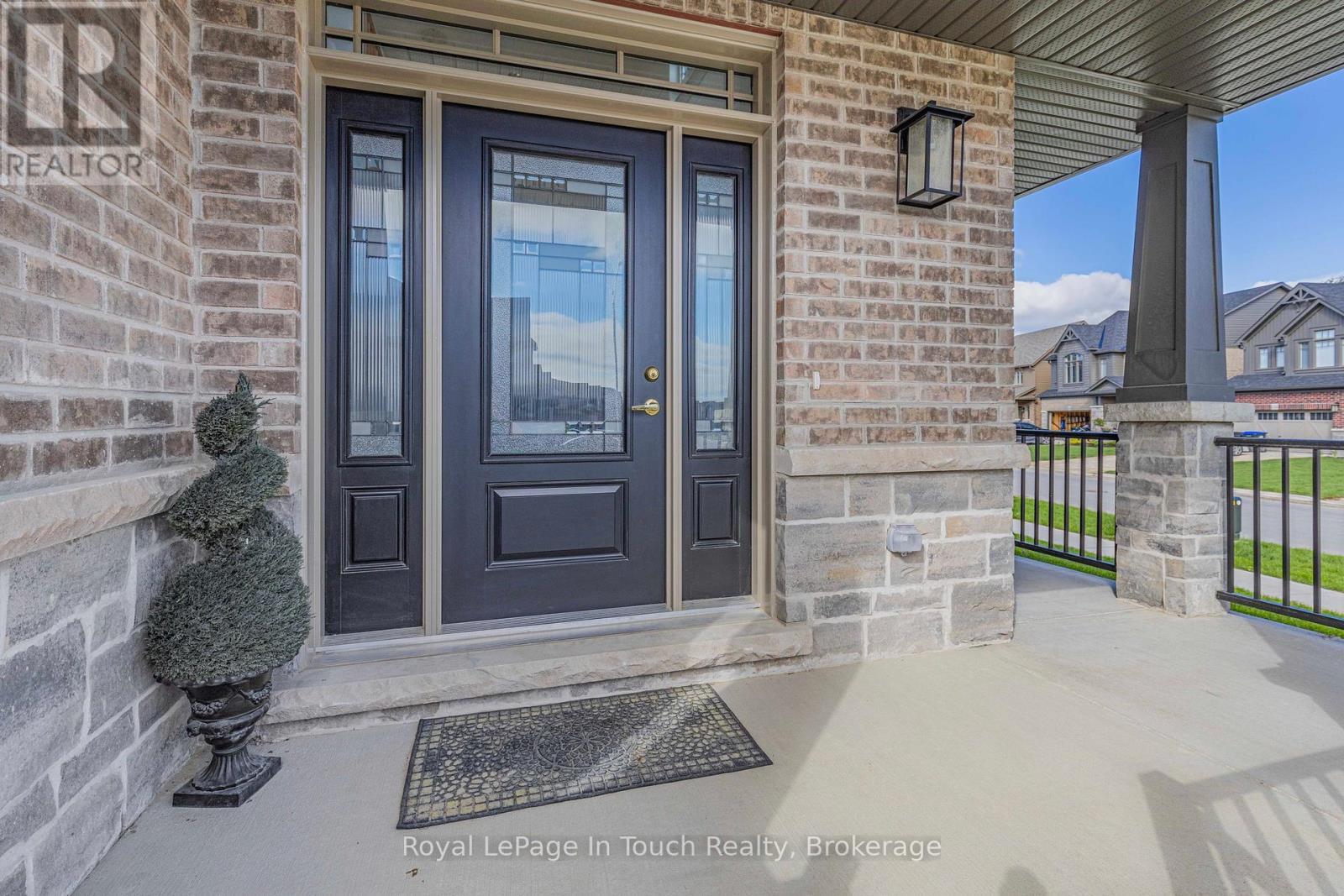 












2 ROWLAND STREET

,
Collingwood,




Ontario
L9Y5M4

