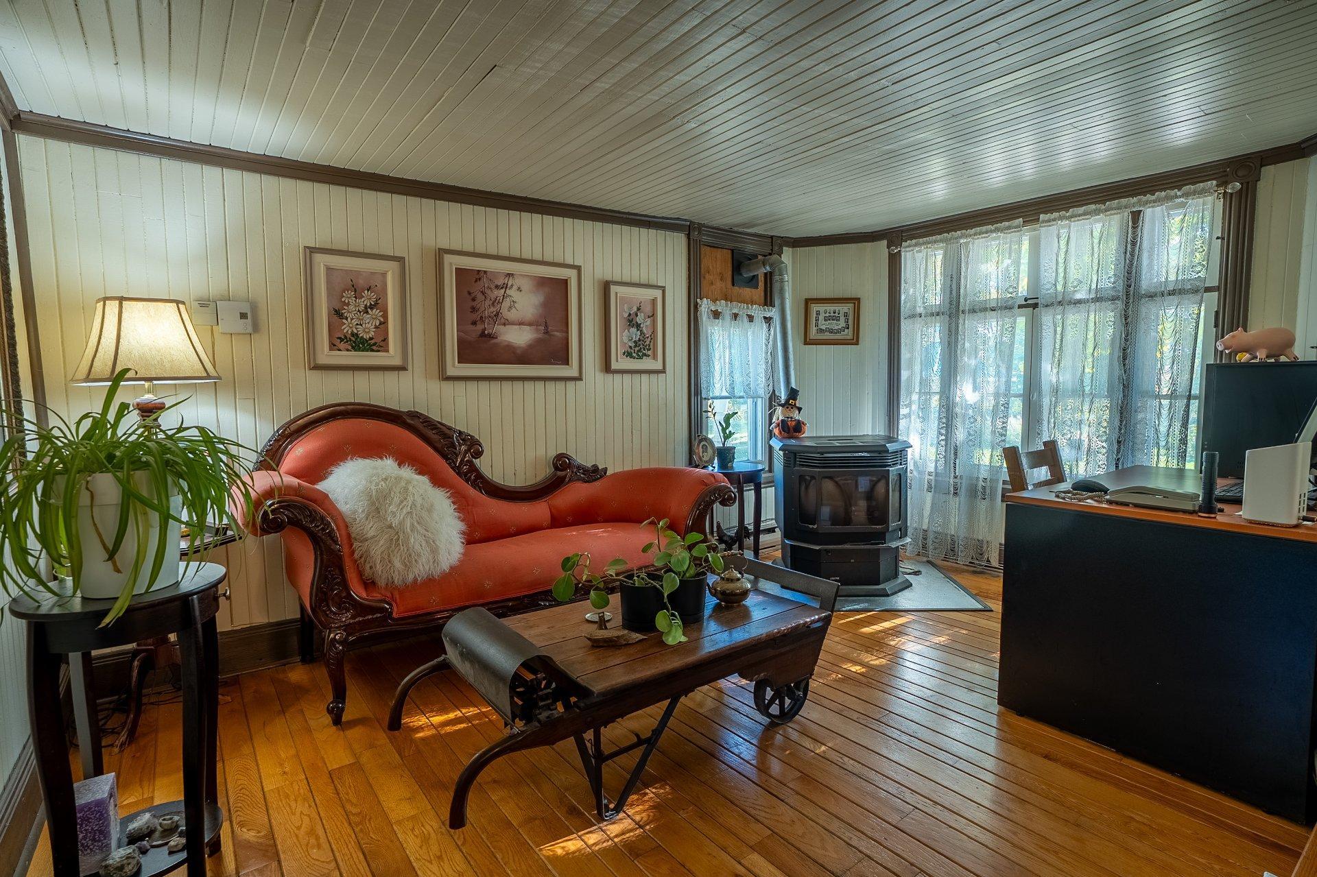 









2721


Place Raynault

,
L'Assomption,




QC
J5W4Z6

