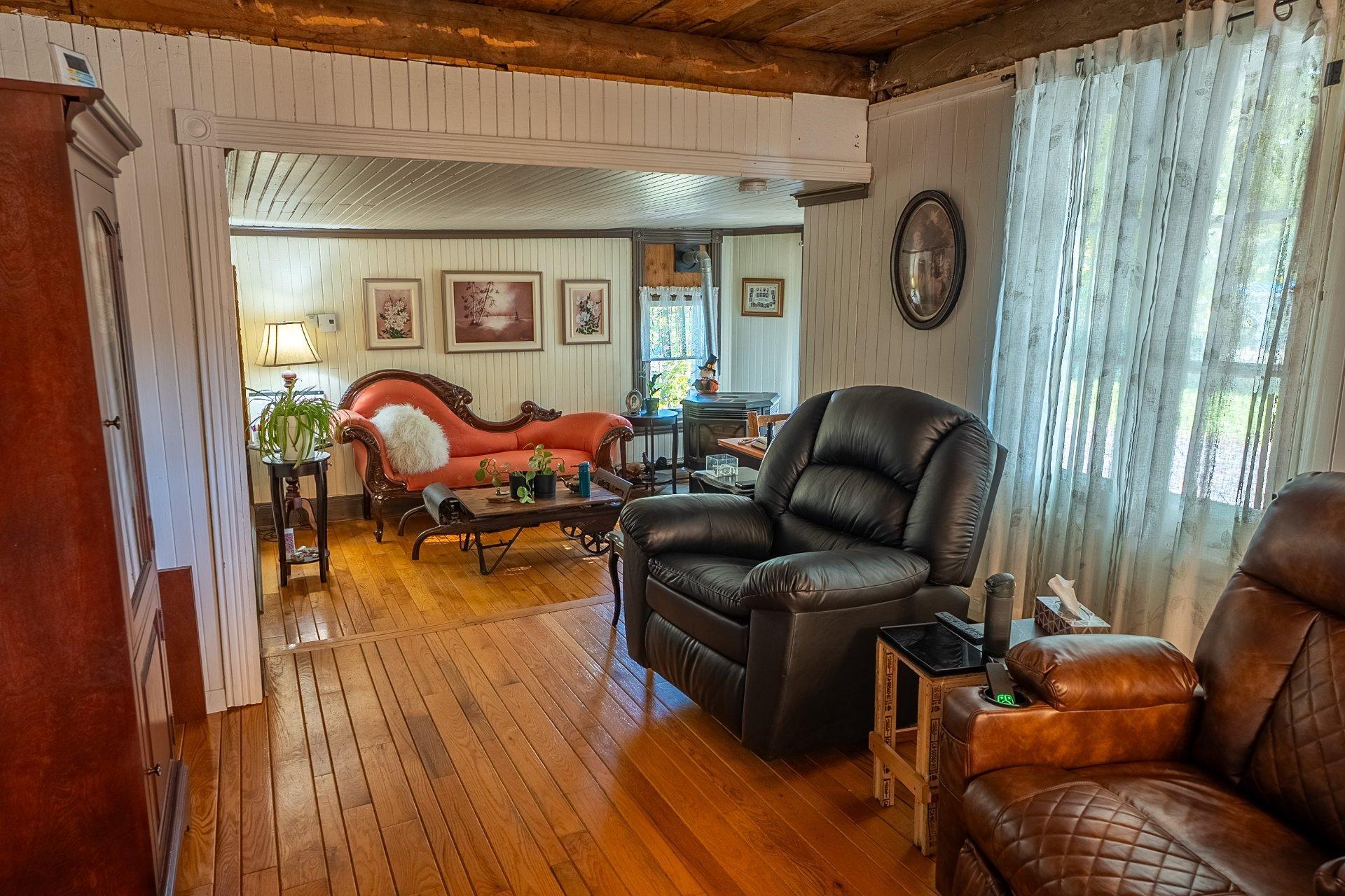 









2721


Place Raynault

,
L'Assomption,




QC
J5W4Z6

