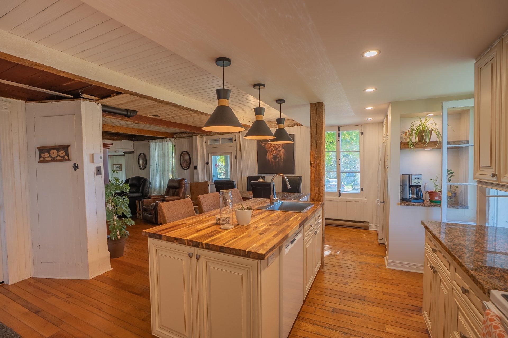 









2721


Place Raynault

,
L'Assomption,




QC
J5W4Z6

