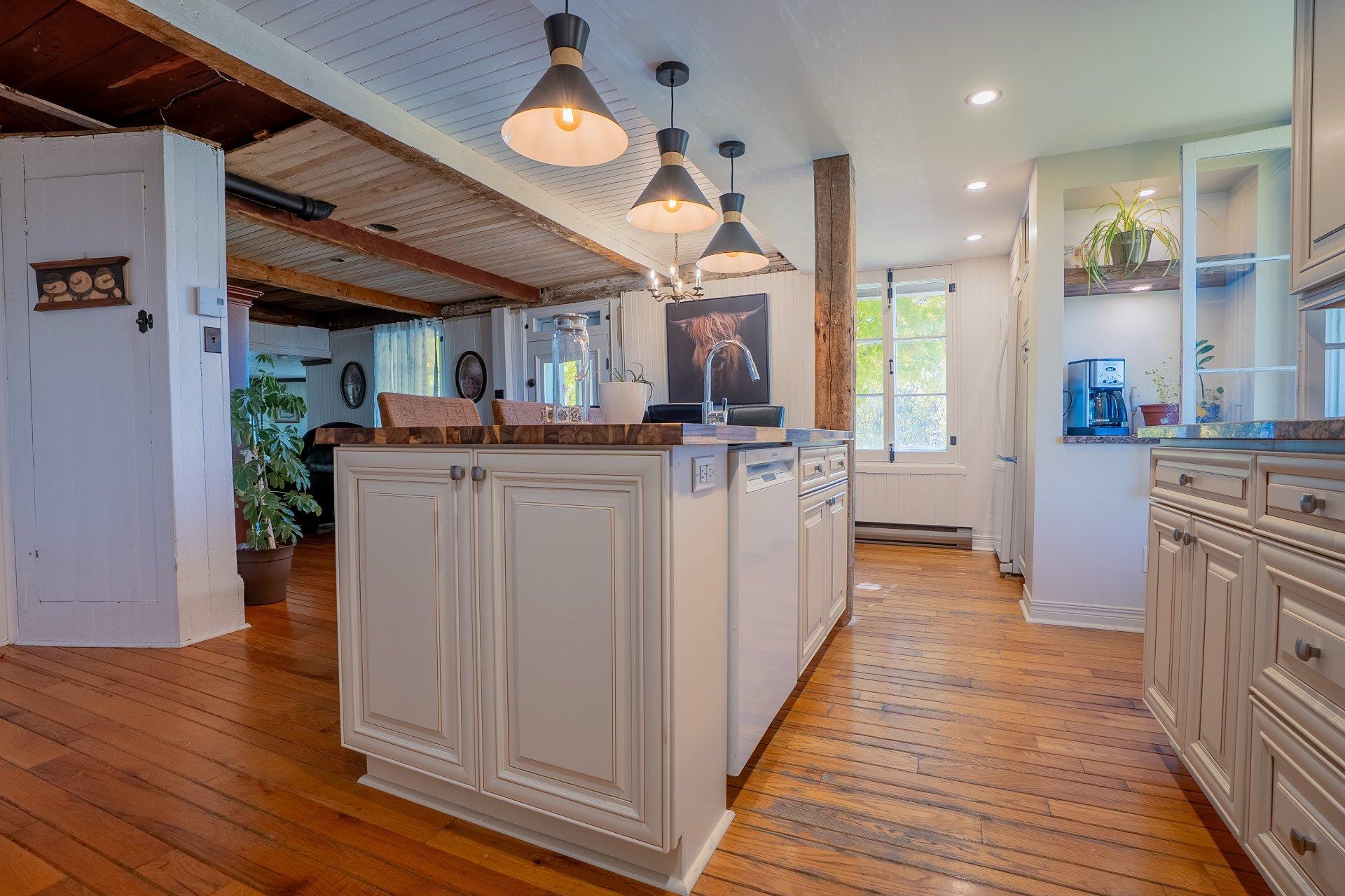 









2721


Place Raynault

,
L'Assomption,




QC
J5W4Z6

