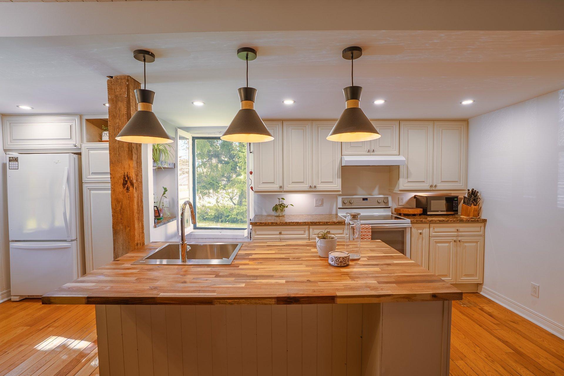 









2721


Place Raynault

,
L'Assomption,




QC
J5W4Z6

