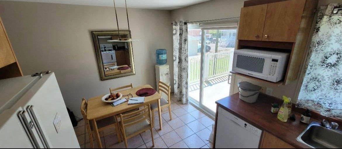 









84


Rue des Bouleaux

,
Les Coteaux,




QC
J7X1A1

