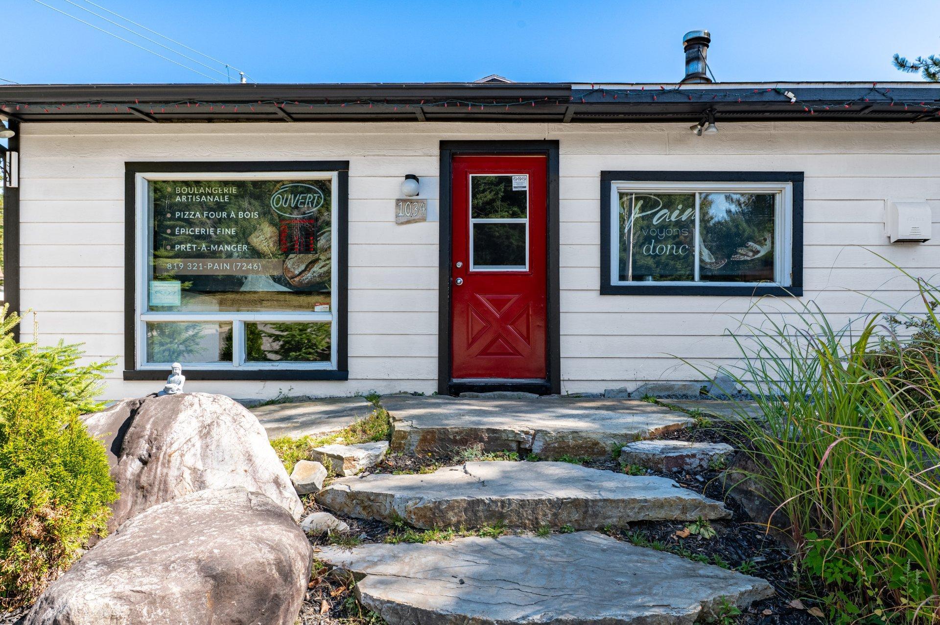 









1034


Boul. Rolland-Cloutier

,
Lantier,




QC
J0T1V0

