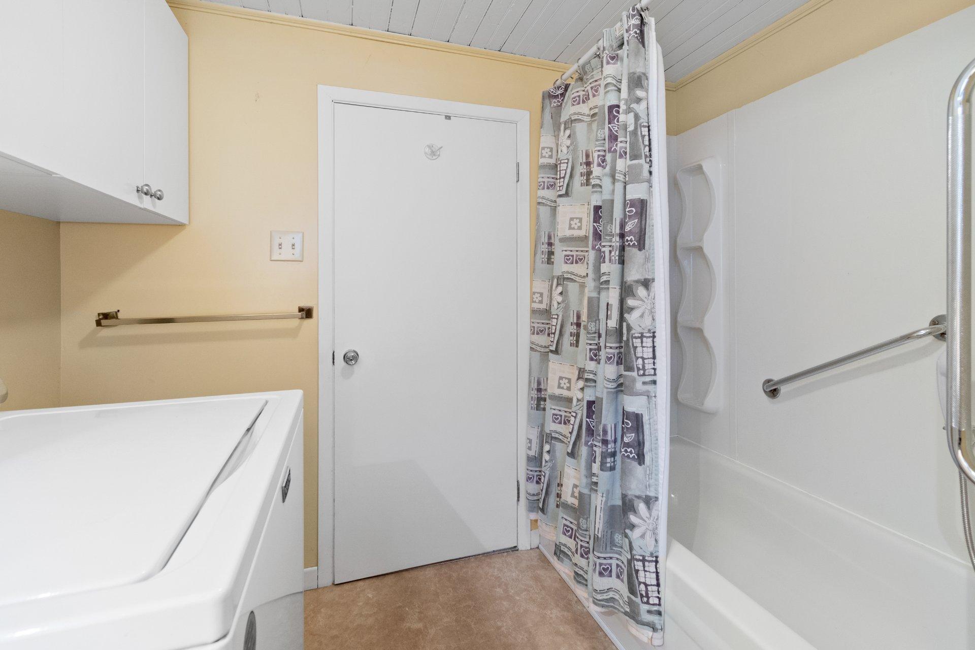 









1687


Rue Principale

,
Saint-Gilles,




QC
G0S2P0

