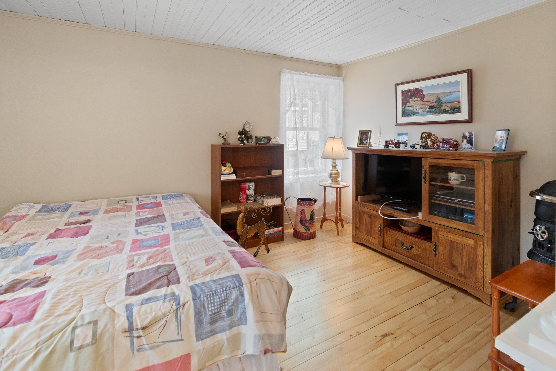 









1687


Rue Principale

,
Saint-Gilles,




QC
G0S2P0

