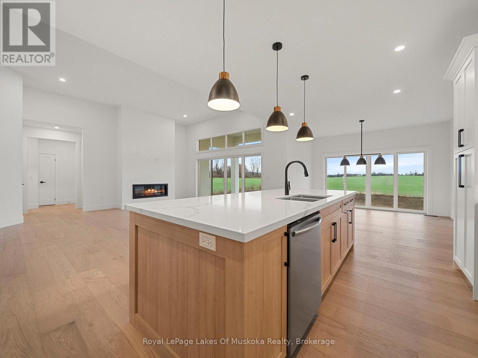 












23 HENRY BALL COURT

,
Oro-Medonte (Warminister),




Ontario
L0K2G1

