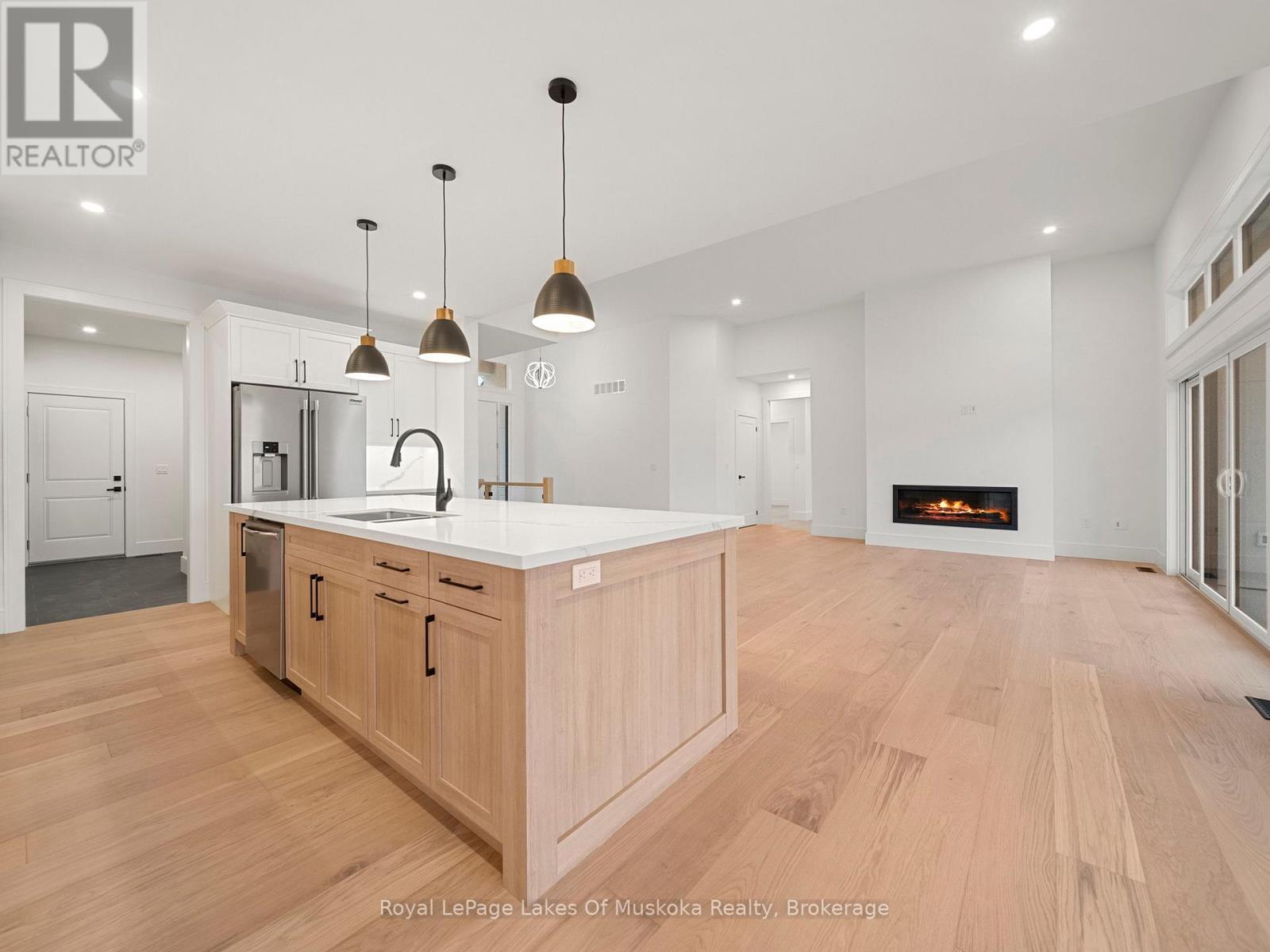 












23 HENRY BALL COURT

,
Oro-Medonte (Warminister),




Ontario
L0K2G1

