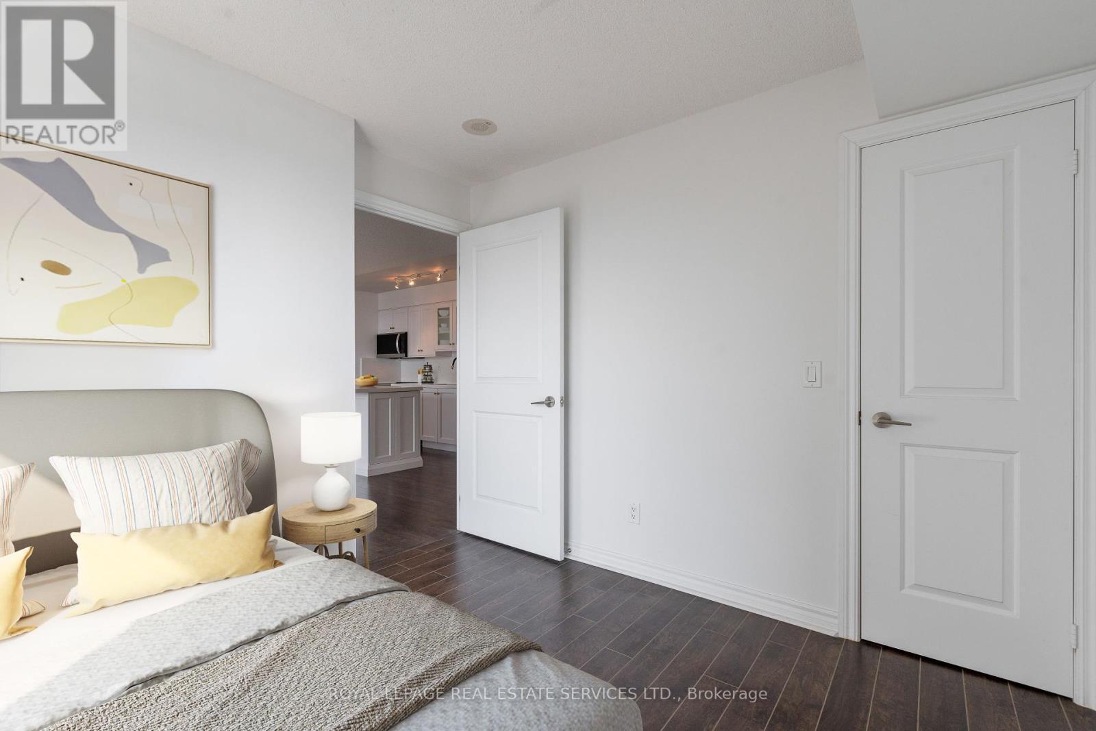 












1807 - 100 WESTERN BATTERY ROAD

,
Toronto,




Ontario
M6K3S2

