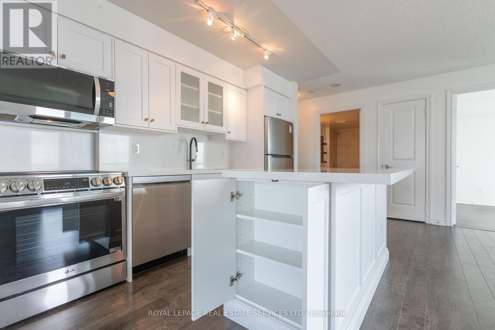 












1807 - 100 WESTERN BATTERY ROAD

,
Toronto,




Ontario
M6K3S2

