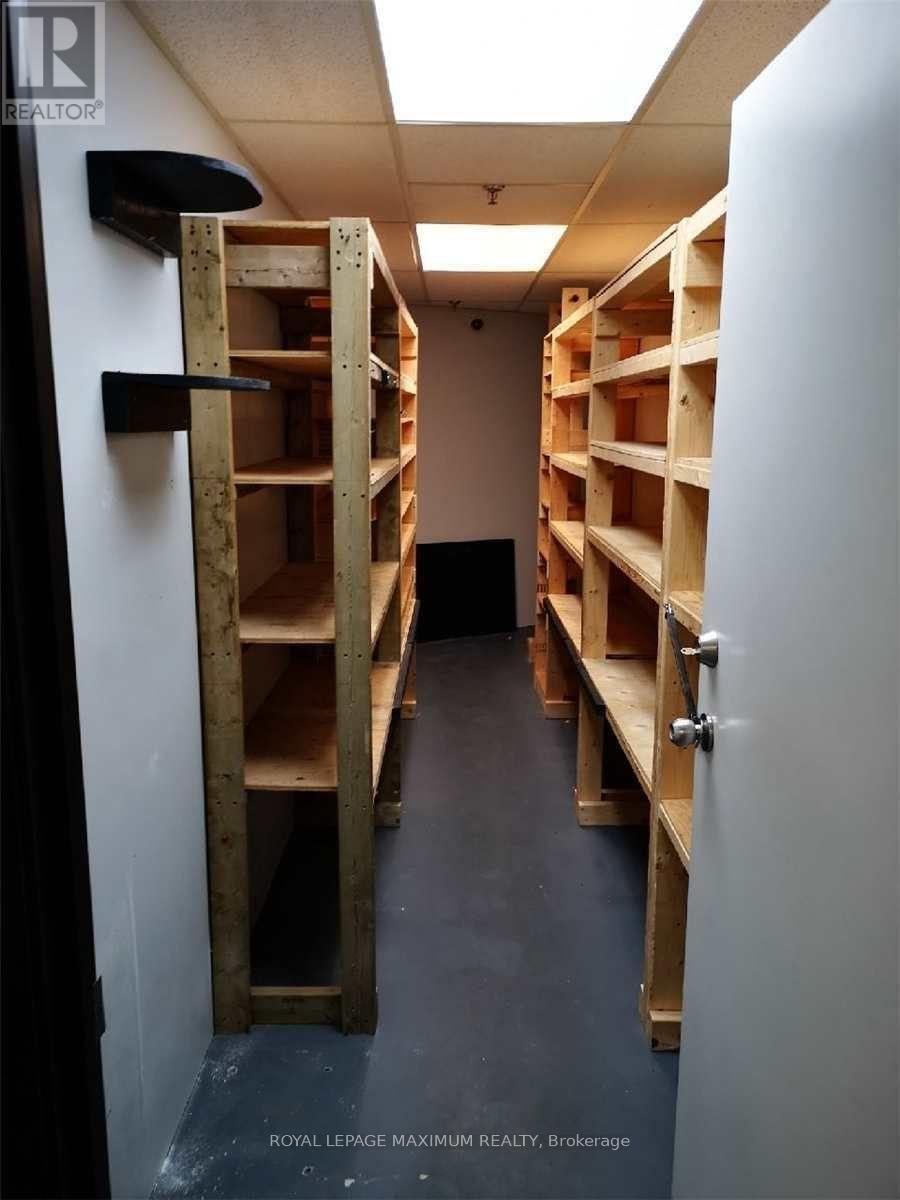 












2 - 644 MILLWAY AVENUE

,
Vaughan,




Ontario
L4K4H4

