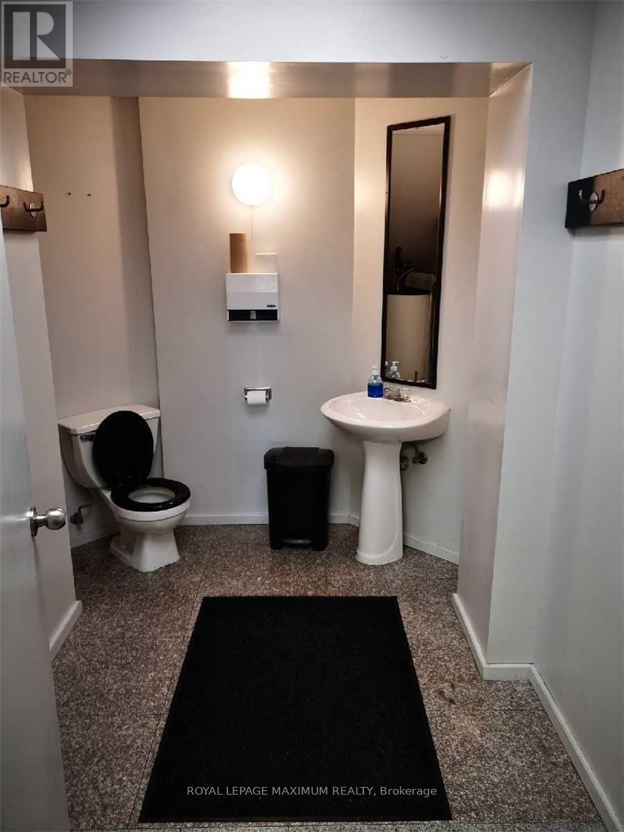 












2 - 644 MILLWAY AVENUE

,
Vaughan,




Ontario
L4K4H4

