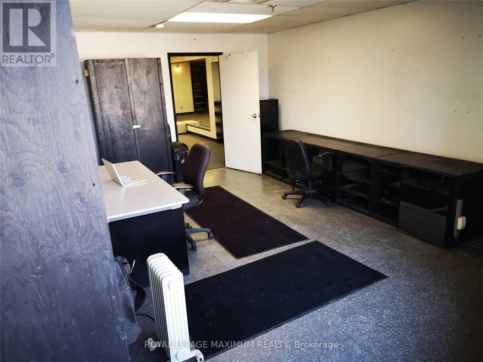 












2 - 644 MILLWAY AVENUE

,
Vaughan,




Ontario
L4K4H4

