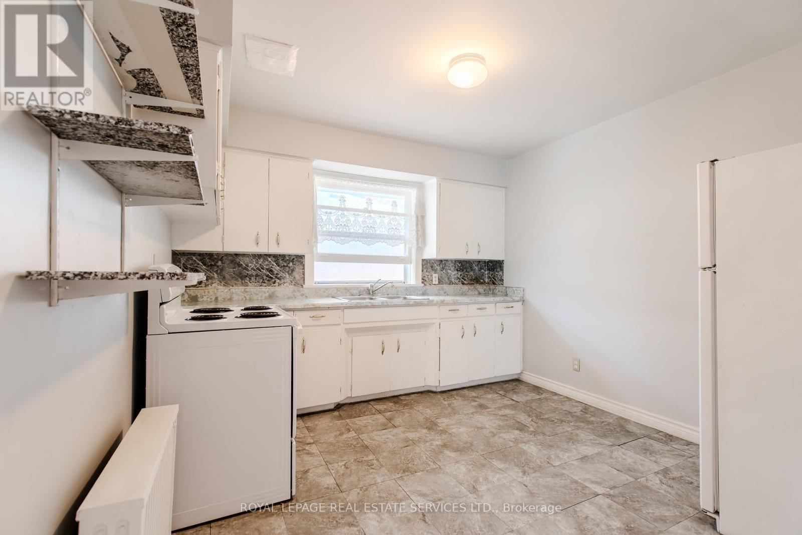 












20 PARK BOULEVARD

,
Toronto,




Ontario
M8W1G7

