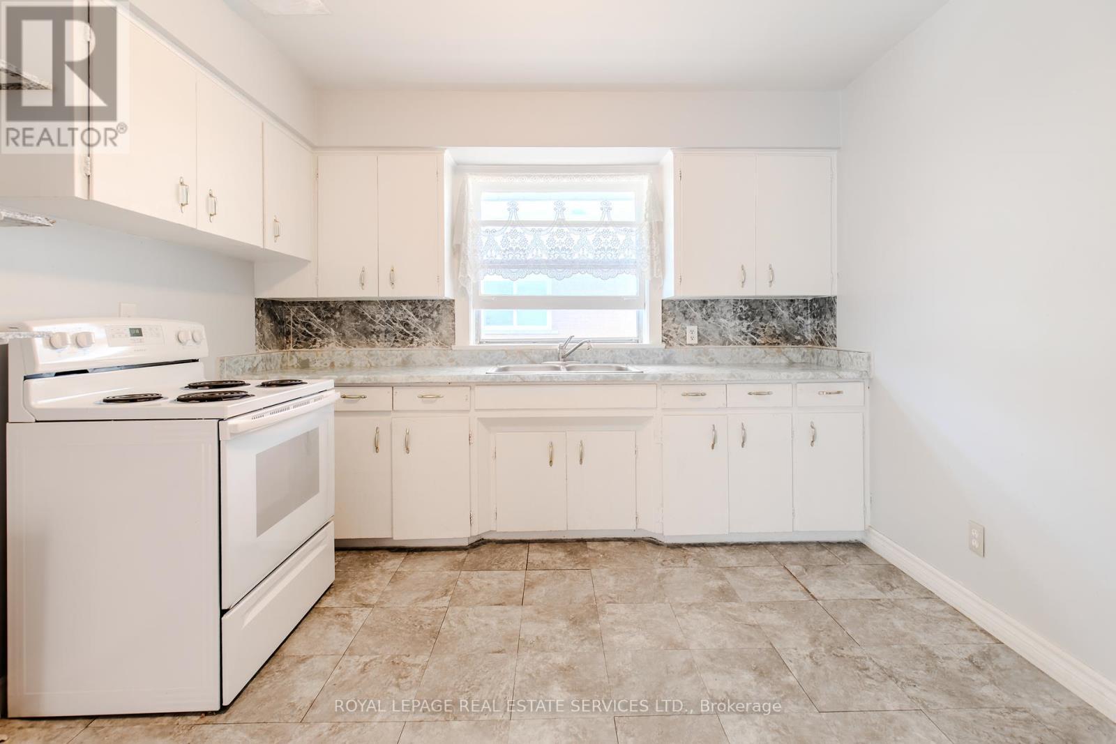 












20 PARK BOULEVARD

,
Toronto,




Ontario
M8W1G7

