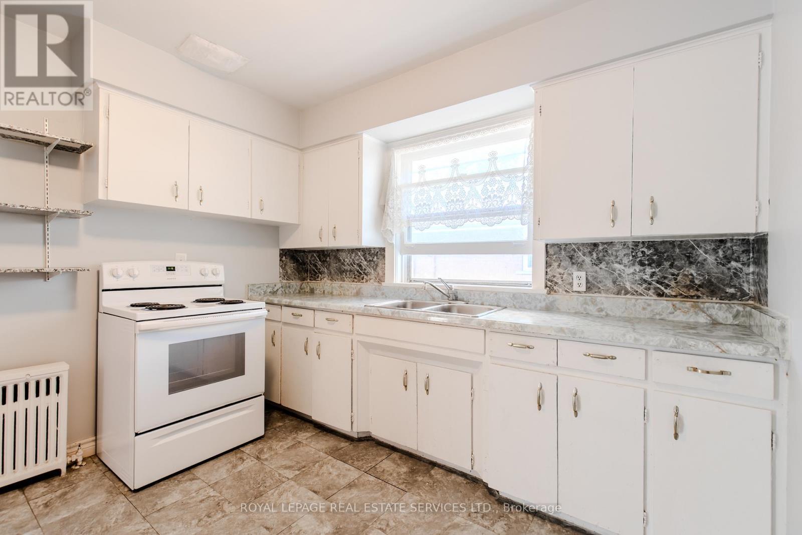 












20 PARK BOULEVARD

,
Toronto,




Ontario
M8W1G7

