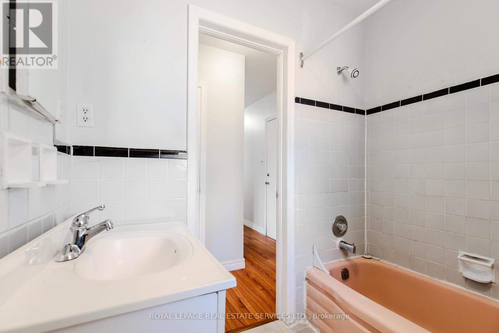 












20 PARK BOULEVARD

,
Toronto,




Ontario
M8W1G7

