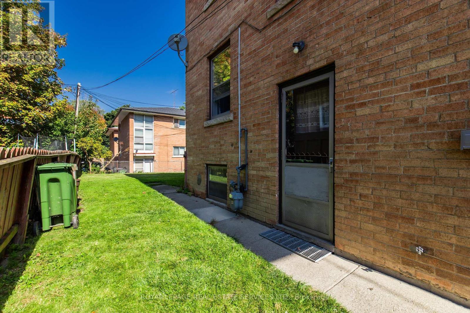 












20 PARK BOULEVARD

,
Toronto,




Ontario
M8W1G7

