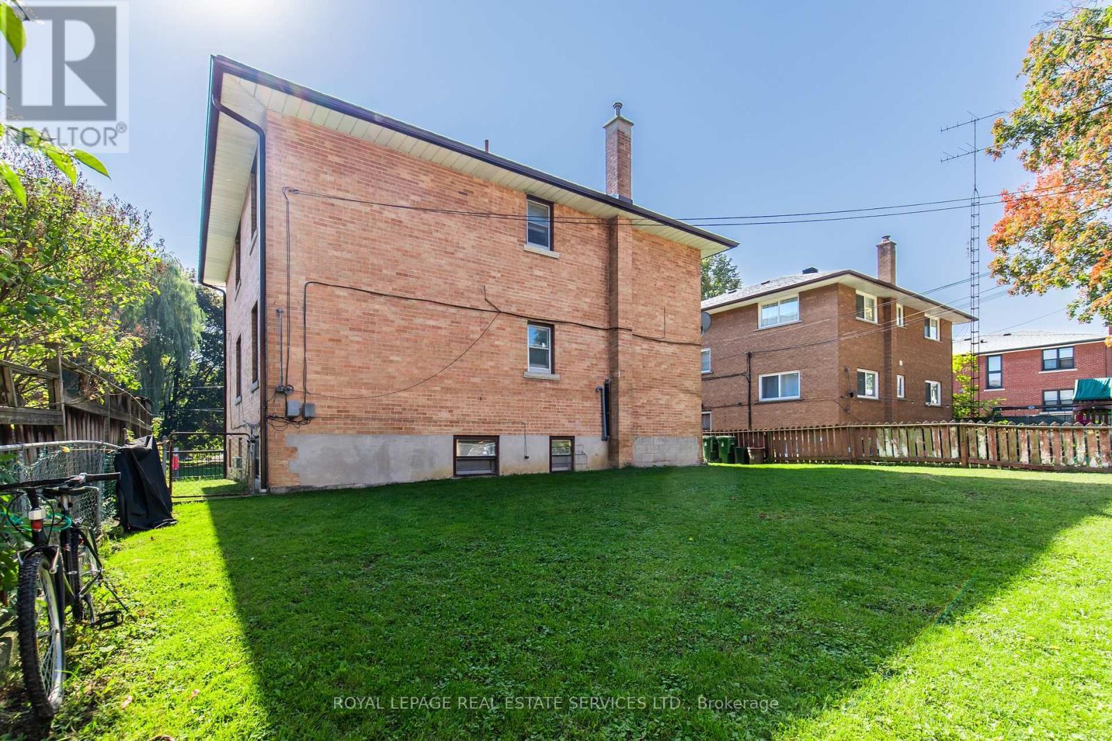 












20 PARK BOULEVARD

,
Toronto,




Ontario
M8W1G7

