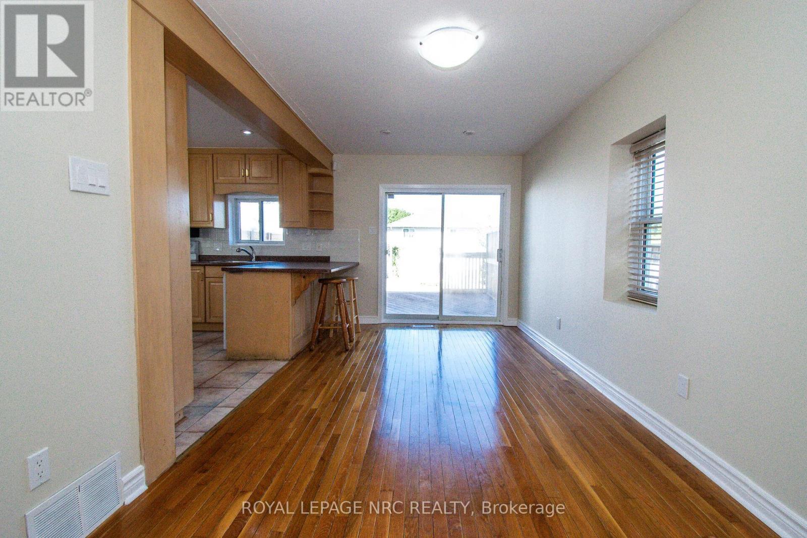 












6561 BELLEVUE STREET

,
Niagara Falls (Morrison),




Ontario
L2E1Y9

