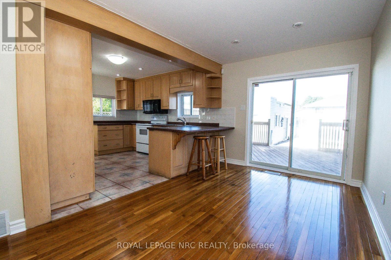 












6561 BELLEVUE STREET

,
Niagara Falls (Morrison),




Ontario
L2E1Y9

