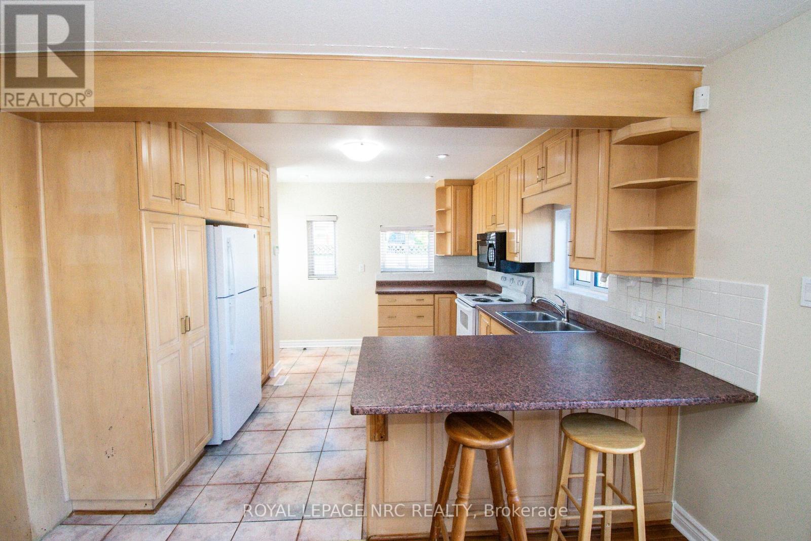 












6561 BELLEVUE STREET

,
Niagara Falls (Morrison),




Ontario
L2E1Y9

