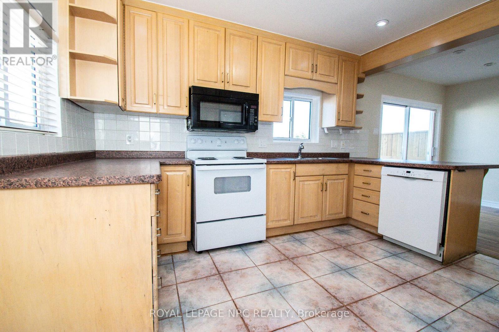 












6561 BELLEVUE STREET

,
Niagara Falls (Morrison),




Ontario
L2E1Y9

