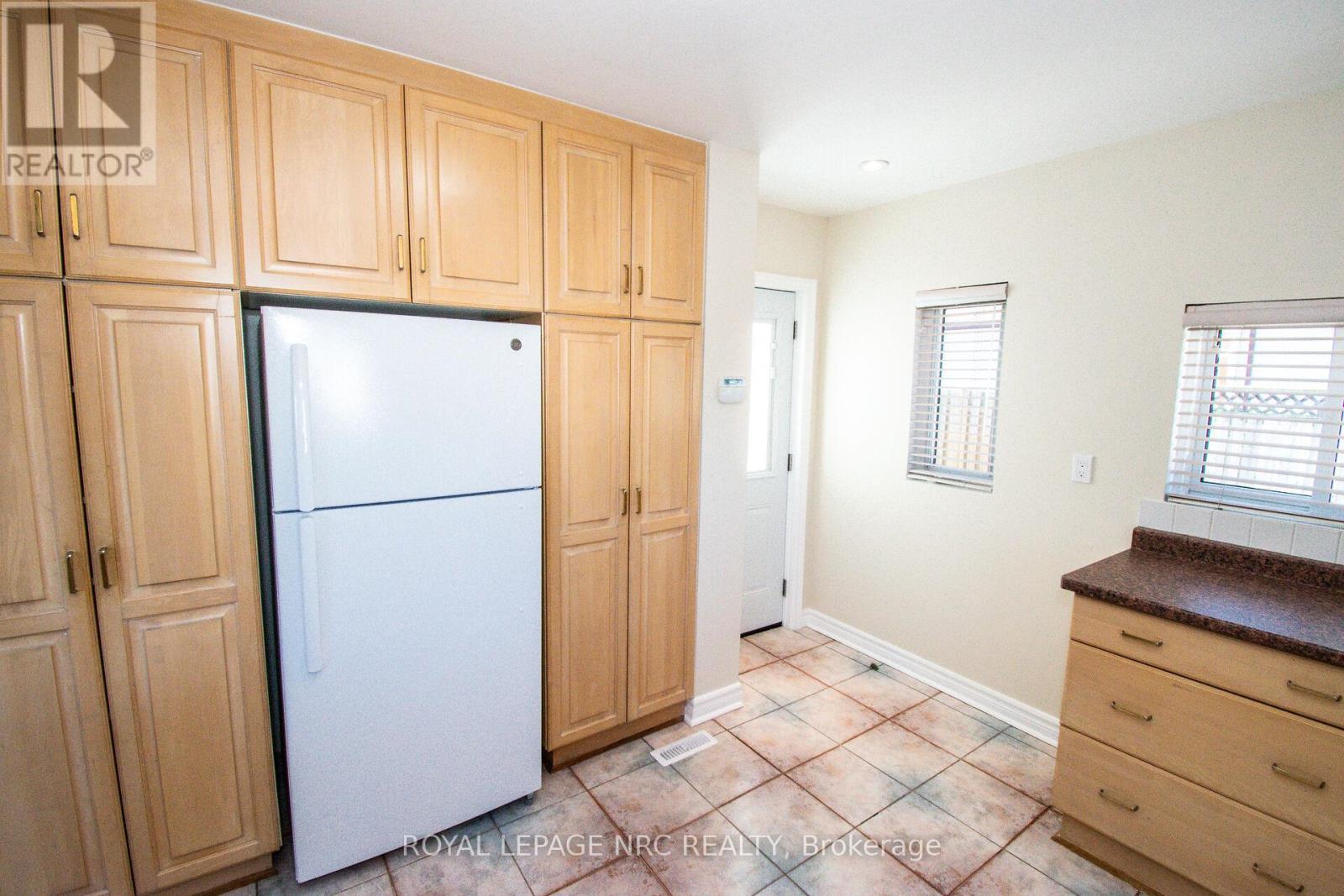 












6561 BELLEVUE STREET

,
Niagara Falls (Morrison),




Ontario
L2E1Y9

