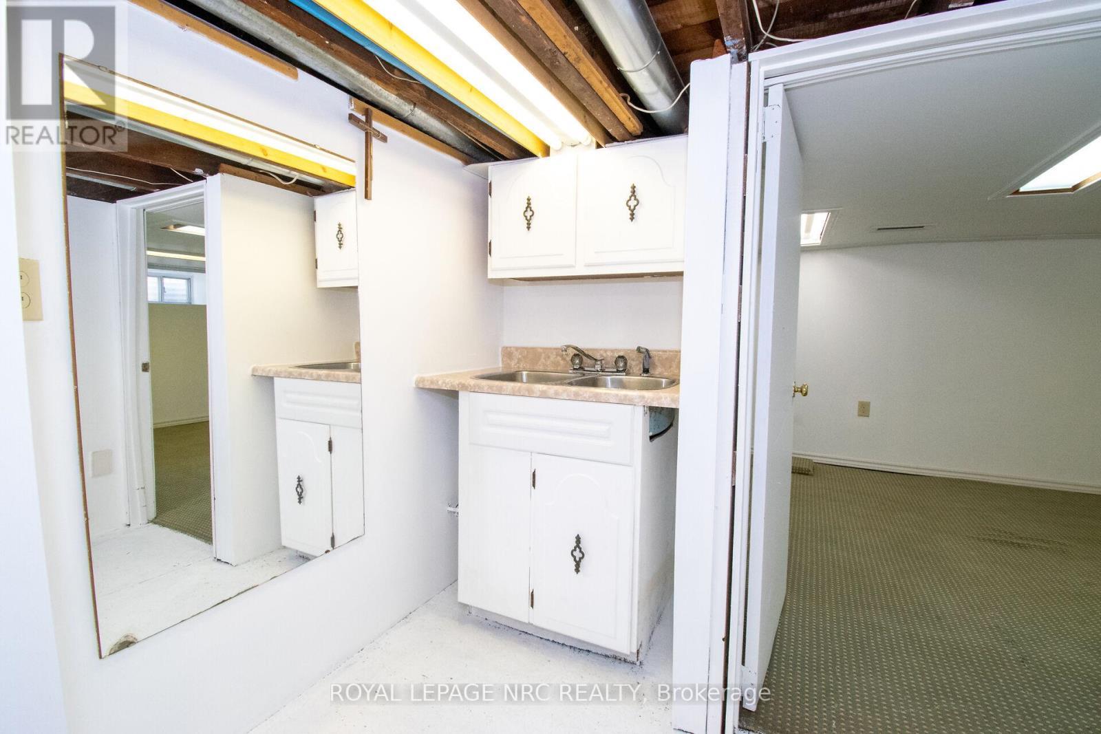 












6561 BELLEVUE STREET

,
Niagara Falls (Morrison),




Ontario
L2E1Y9

