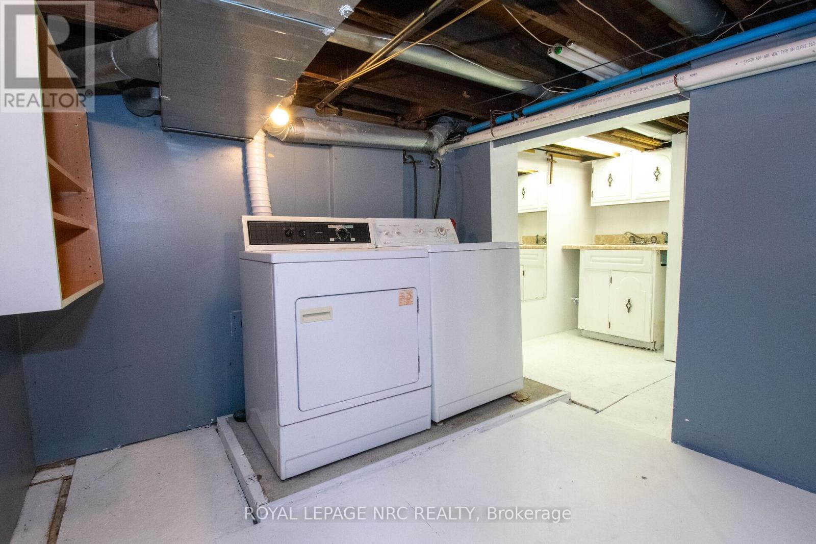 












6561 BELLEVUE STREET

,
Niagara Falls (Morrison),




Ontario
L2E1Y9

