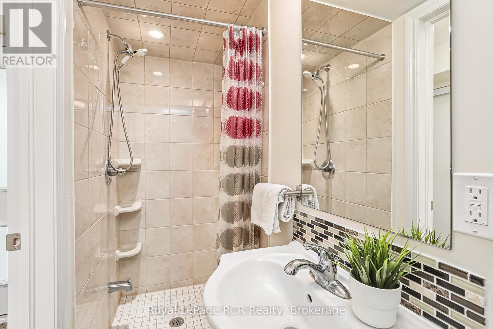 












205 - 2 COVE COURT

,
Collingwood,




Ontario
L9Y0Y6

