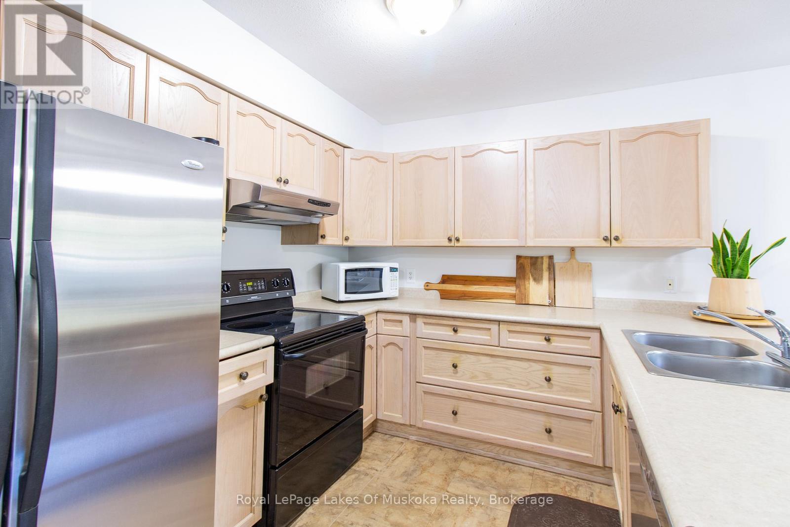 












110 - 24 ONTARIO STREET

,
Bracebridge (Macaulay),




Ontario
P1L2H5

