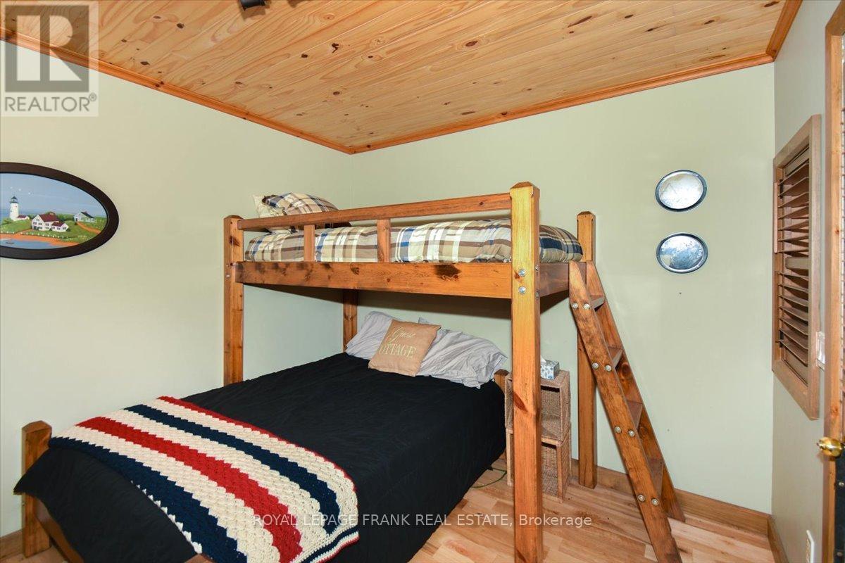 












355 WEST DIAMOND LAKE ROAD

,
Hastings Highlands (Herschel Ward),




Ontario
K0L2A0

