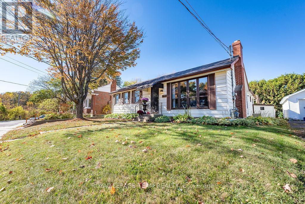 












144 OPEONGO ROAD

,
Renfrew,




Ontario
K7V2T5

